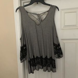 NWT black and white Maurice’s top.